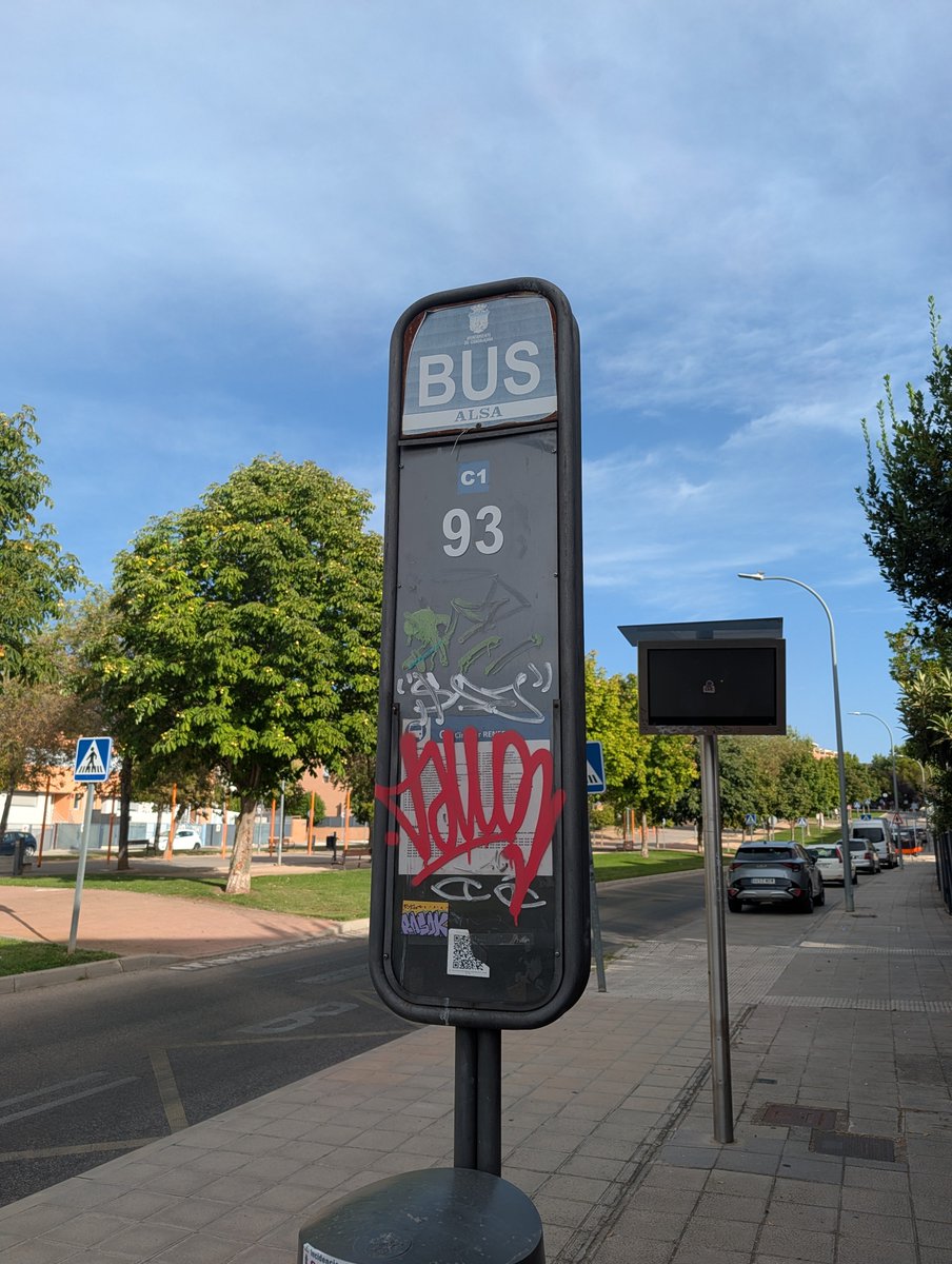 trijusus's tweet photo. entre boulevad de las sirenas y alto tajo, en menos de 300 metros, la desidia del @GuadalajaraAyto y la incapacidad de los concejales de @ppguadalajara y @VOX_CiudadGuada queda patente en 4 detalles. No les gusta trabajar o la pasta les ha hecho olvidar las promesas electorales https://t.co/2mRAPVA4ok