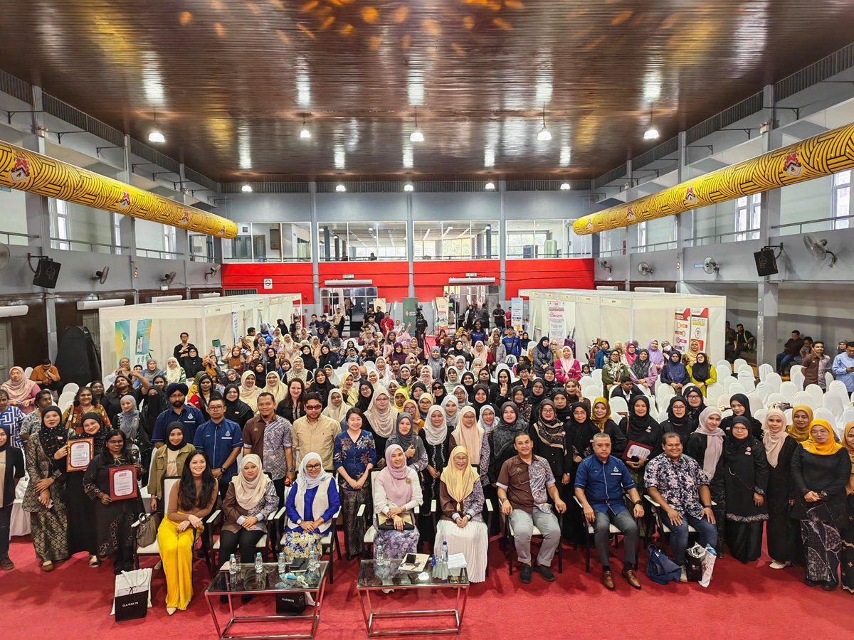 lohkerchean's tweet photo. An overwhelming 81.4% of the surveyed sample are locked out from accessing or benefiting from critical government initiatives, findings from #suluhcentre, National Women’s Survey @n_izzah @drwanazizah we must step up as the definitive bridging agents to close this execution gap https://t.co/SpF8hk2SLY