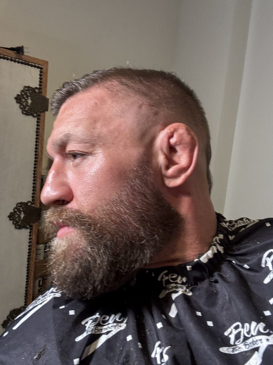 mcgregorufc22's tweet photo. Conor McGregor's New hairstyle 📸 https://t.co/eRKymEytvR