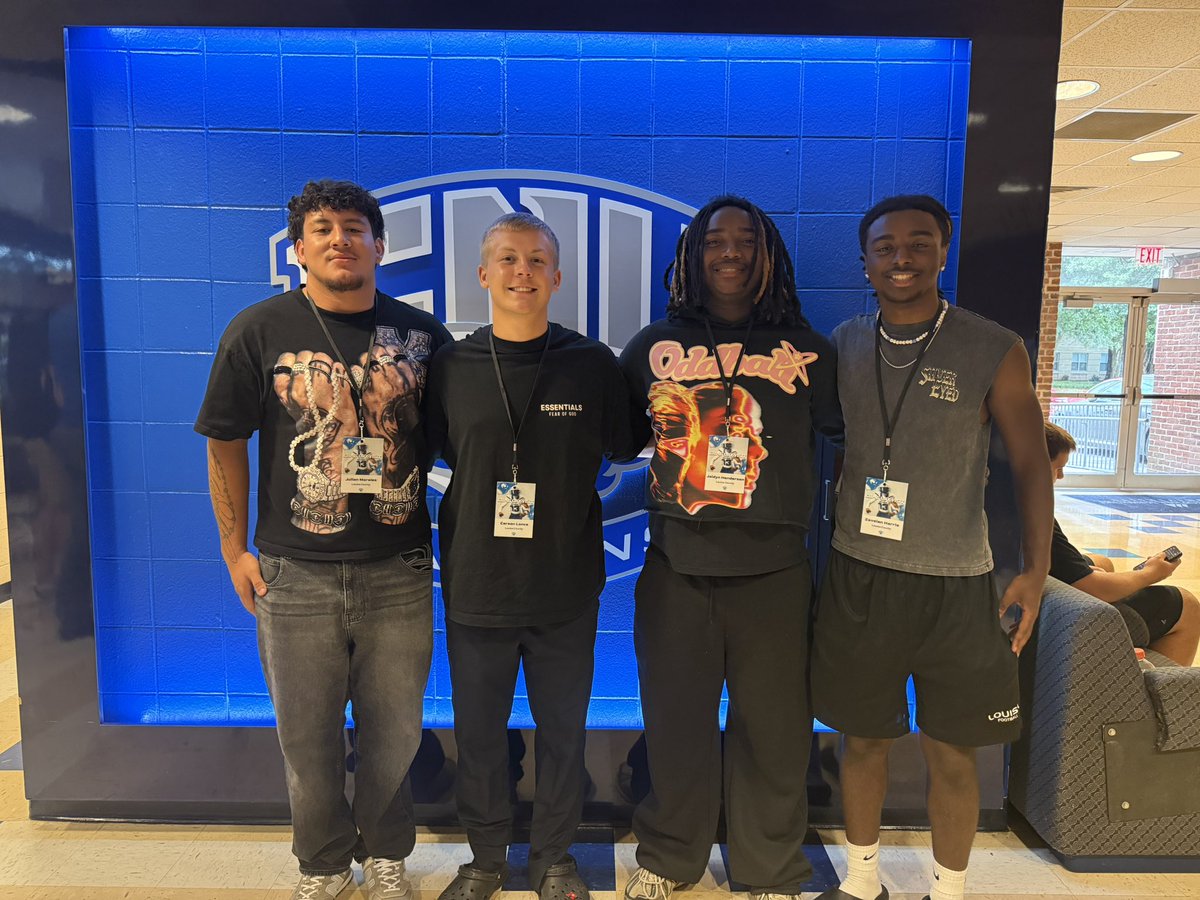 Clonce_12's tweet photo. Thank you @cnu_football for having me at their season opener! Thank you @coachpcrowley @CoachSmitty25 @coachtaclark and @coachatsmith for having me! Had an amazing time being on campus again and touring the athletic facilities and the beautiful campus. Had an incredible time with some of my teammates as well. #mantheship #gocaptains @lionwingcoach