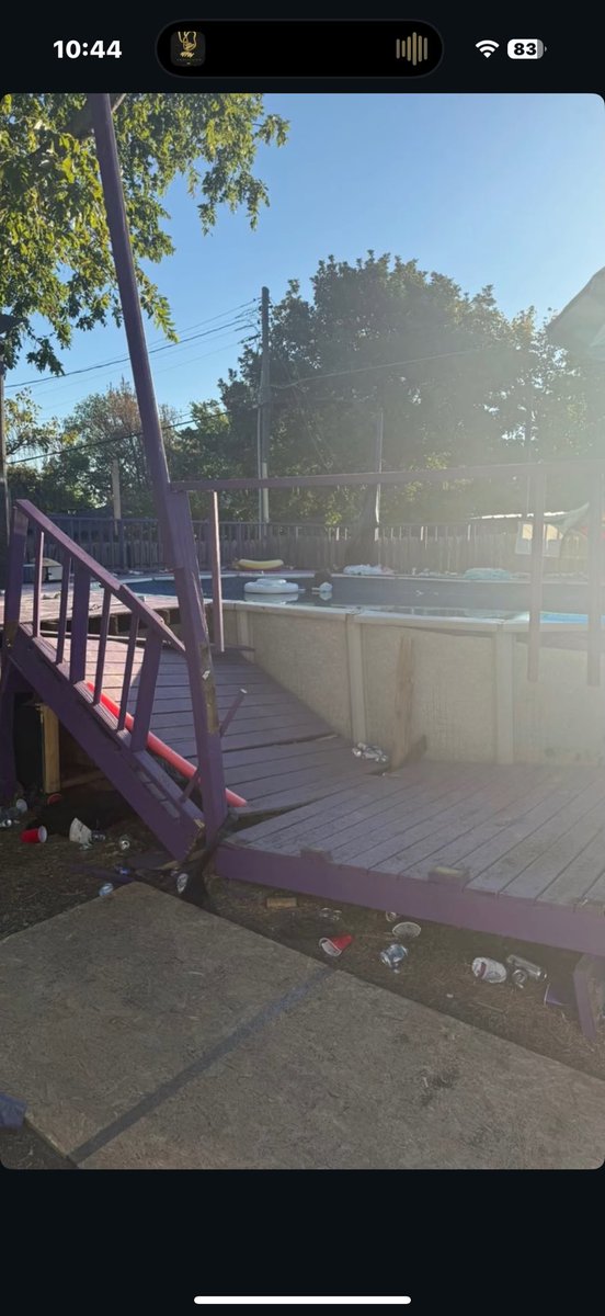 NattyDaddy16035's tweet photo. Rest in peace fraternity house pool deck #TooMuchAss standing on it https://t.co/JLbJpYLm5d
