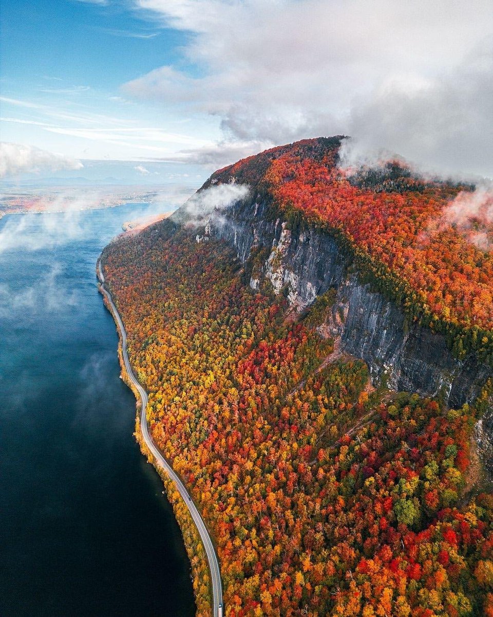 earthviewss1's tweet photo. Autumn in Vermont USA 🇺🇸 https://t.co/aLTgtZw6c4
