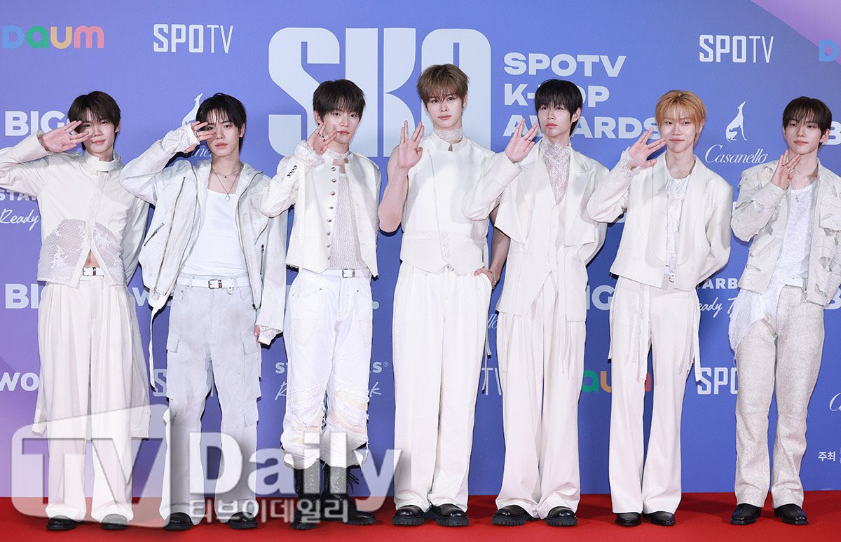 cyeitalia's tweet photo. 📆: 06.09.26
#CLOSEYOUREYES al SPOTV K-POP AWARDS red carpet.
~Le Admin 🐻❄️🐯
#CLOSEYOUREYES #CYE #JEONMINWOOK #MAJINGXIANG #JANGYEOJUN #KIMSUNGMIN #SONGSEUNGHO #KENSHIN #SEOKYOUNGBAE https://t.co/gZv19DWQxu