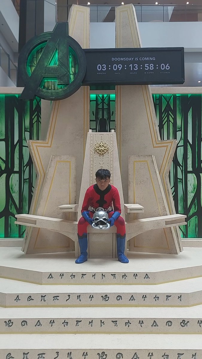 CyanT_2187's tweet photo. went to supermanila and sat on rdj's toilet https://t.co/31dCLclWqY