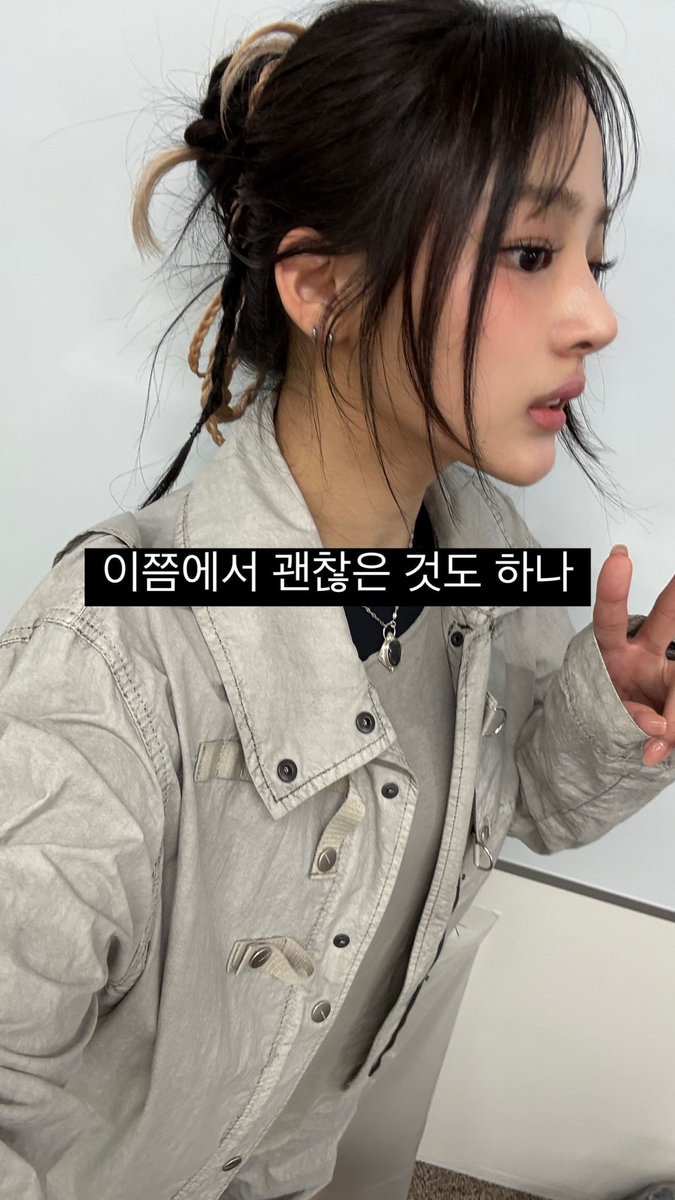 kminjiluvr's tweet photo. this angle...,. https://t.co/QJL6deDeB8