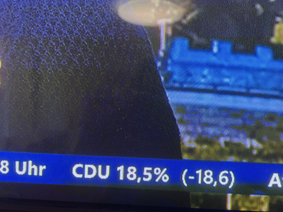 ShowGestern's tweet photo. +++ BREAKING +++
Geschafft: Friedrich Merz hat eine Partei erfolgreich halbiert! https://t.co/ROqfJX3xX6
