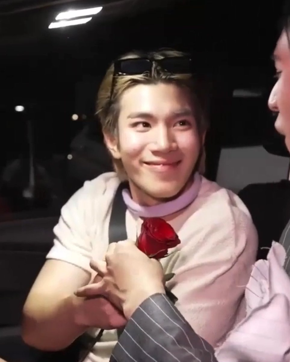 itsmeminw's tweet photo. ดอกไม้หรือจะสู้ยิ้มหวาน ๆ นี้อ่ะ ㅠ ㅠ ㅠ ㅠ ㅠ ㅠ ㅠ ㅠ ㅠ ㅠ ㅠ ㅠ ㅠ ㅠ ㅠยัยบี๋น่ารักมาก💘💘 https://t.co/9fCgNai4ks