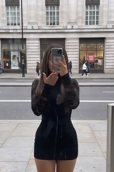 aprilchangexo's tweet photo. fully clothed... so u probably wont say hi i guess https://t.co/DIvtbpMI9r