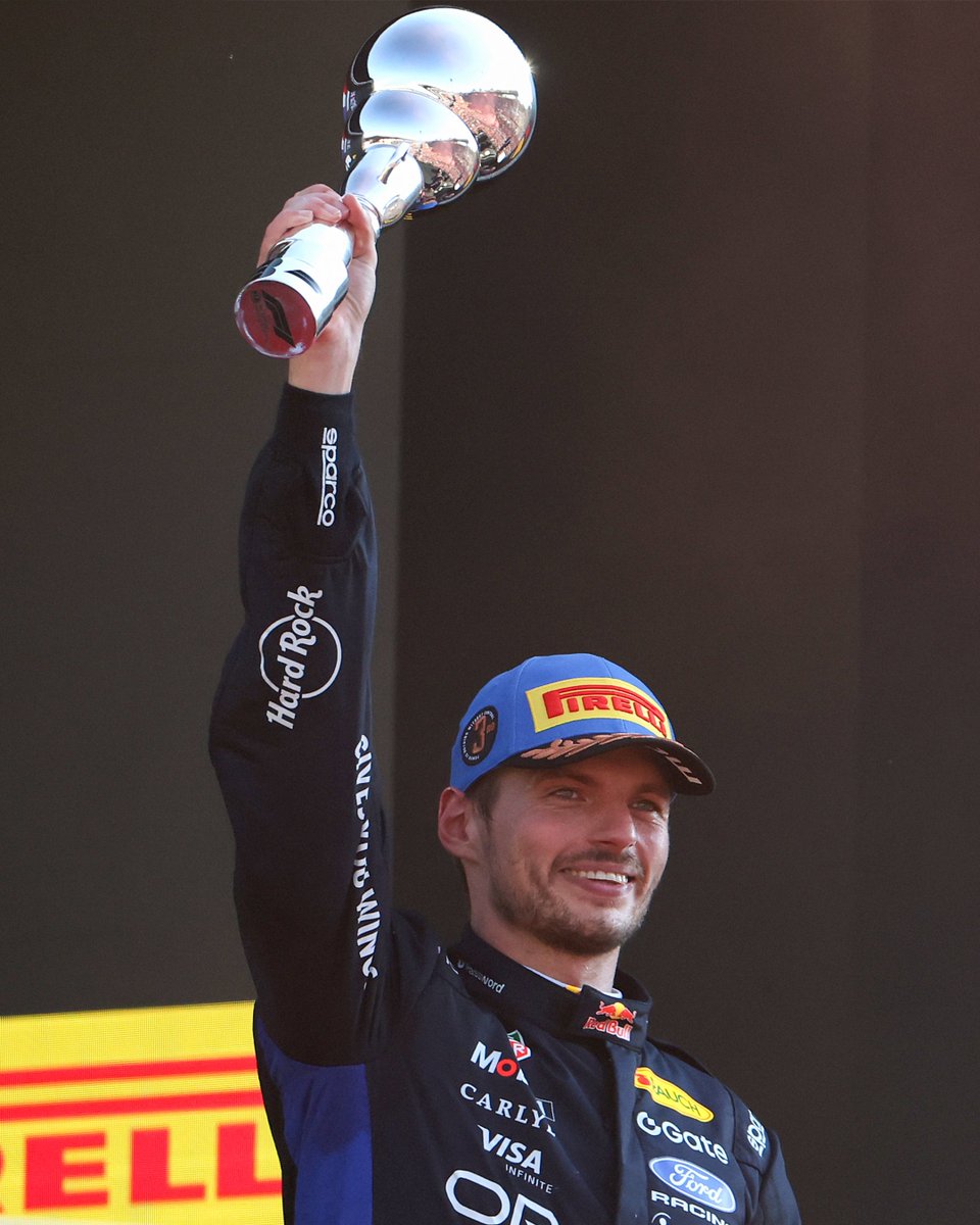 F1's tweet photo. Another classy drive earns Max his fifth podium of the season 🖐

🇨🇦 P3
🇦🇹 P2
🇧🇪 P3
🇭🇺 P2
🇮🇹 P3

#F1 #ItalianGP @redbullracing https://t.co/IdcyGV5Qpz