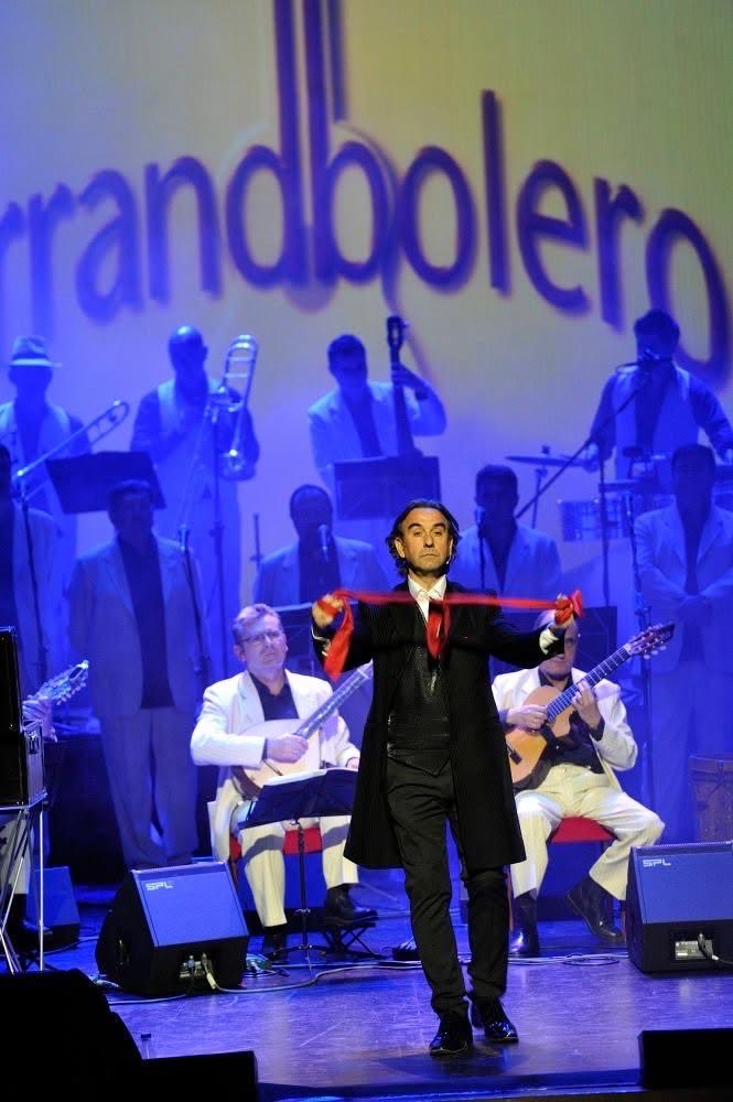 Parrandboleros's tweet photo. Hoy despedimos con tristeza a Domingo Artés, una figura imprescindible del mundo del espectáculo y embajador de Murcia.

Con quien tuvimos el privilegio de compartir escenario en 2014.

Gracias por tanta magia, Domingo. Tu recuerdo permanecerá para siempre. ✨ https://t.co/oL9FqIVbkQ
