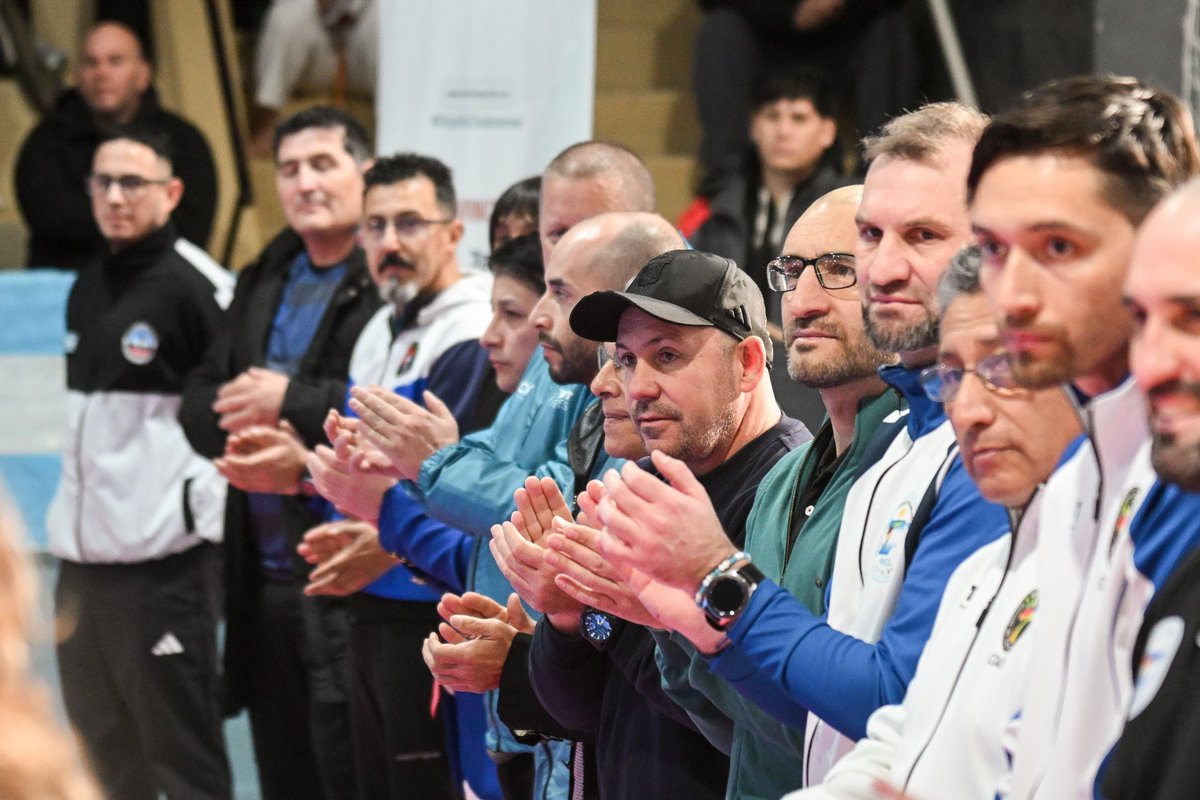 Gus_Sastre's tweet photo. Estuvimos acompañando el desarrollo de la 20° Copa Aniversario de Puerto Madryn de Taekwondo, en el Municipal 1 con más de 200 inscriptos que llegaron desde las Provincias Patagónicas.

Además, participamos del acto central y la conmemoración del 41° aniversario de la llegada del taekwondo a Puerto Madryn, de la mano del Gran Maestro José Ignacio Carbonell, quien estuvo presente durante el evento.

El certamen disputó las instancias de clasificación para los Juegos Evita y el Torneo Nacional Clausura de la CAT (Confederación Argentina de Taekwondo), mientras que hoy domingo el cierre estará a cargo de las competencias en divisiones cadetes, juveniles y adultos.

La organización estuvo a cargo de la Asociación Taekwondo Puerto Madryn y la Federación de Taekwondo Olímpico del Chubut.