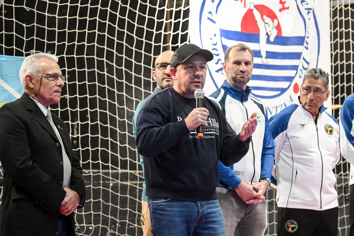 Gus_Sastre's tweet photo. Estuvimos acompañando el desarrollo de la 20° Copa Aniversario de Puerto Madryn de Taekwondo, en el Municipal 1 con más de 200 inscriptos que llegaron desde las Provincias Patagónicas.

Además, participamos del acto central y la conmemoración del 41° aniversario de la llegada del taekwondo a Puerto Madryn, de la mano del Gran Maestro José Ignacio Carbonell, quien estuvo presente durante el evento.

El certamen disputó las instancias de clasificación para los Juegos Evita y el Torneo Nacional Clausura de la CAT (Confederación Argentina de Taekwondo), mientras que hoy domingo el cierre estará a cargo de las competencias en divisiones cadetes, juveniles y adultos.

La organización estuvo a cargo de la Asociación Taekwondo Puerto Madryn y la Federación de Taekwondo Olímpico del Chubut.