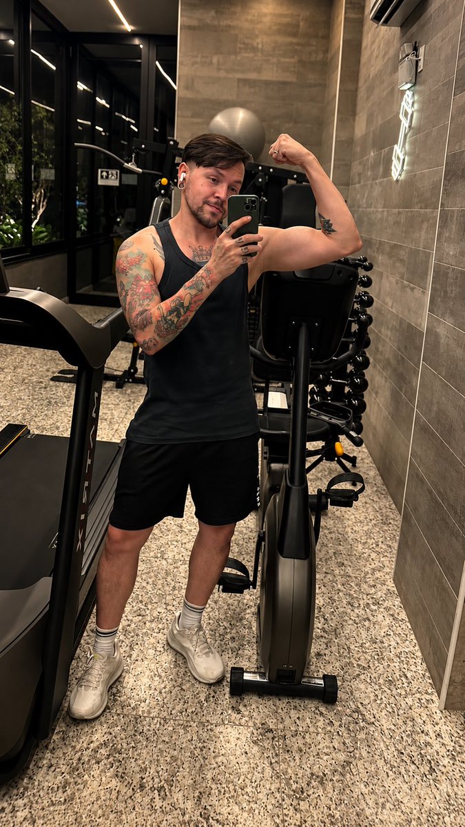 julioa_limaa's tweet photo. Pump depois do treino ✨🙂‍↔️ https://t.co/0VQUNa4kJr