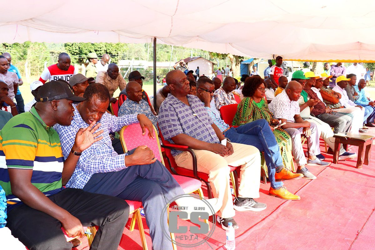 Hon_Sloya's tweet photo. Together with leaders from Western Kenya, led by H.E. @KenLusaka and H.E @SavulaHon , we joined residents for an empowerment funds drive hosted by Hon. Ernest Kivai Kagesi, MP Vihiga.
A united Western Kenya is a stronger Western Kenya. 
#uda
#ruto https://t.co/hoCzA2wjHB