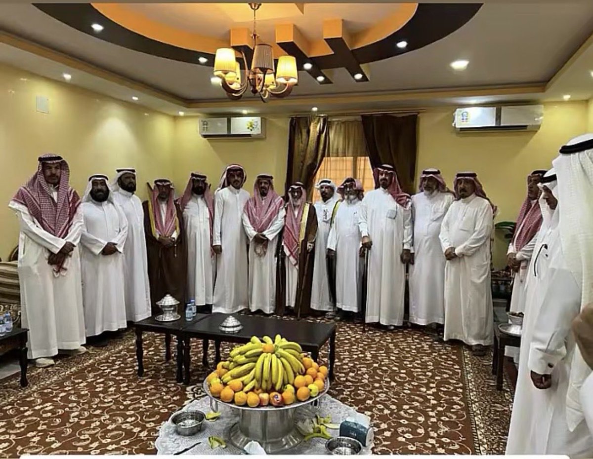 kh6694's tweet photo. #تنازل_العم_داخل_بن_طوعان_السويدي_الشمري
زيارة عشيرة الرزانا للشهم عمي داخل بن عبيد بن طوعان السويدي الشمري للسلام عليه وشكره لتنازله عن ابنهم لوجه اللّٰه
تعالى.. https://t.co/L8arvK6s25