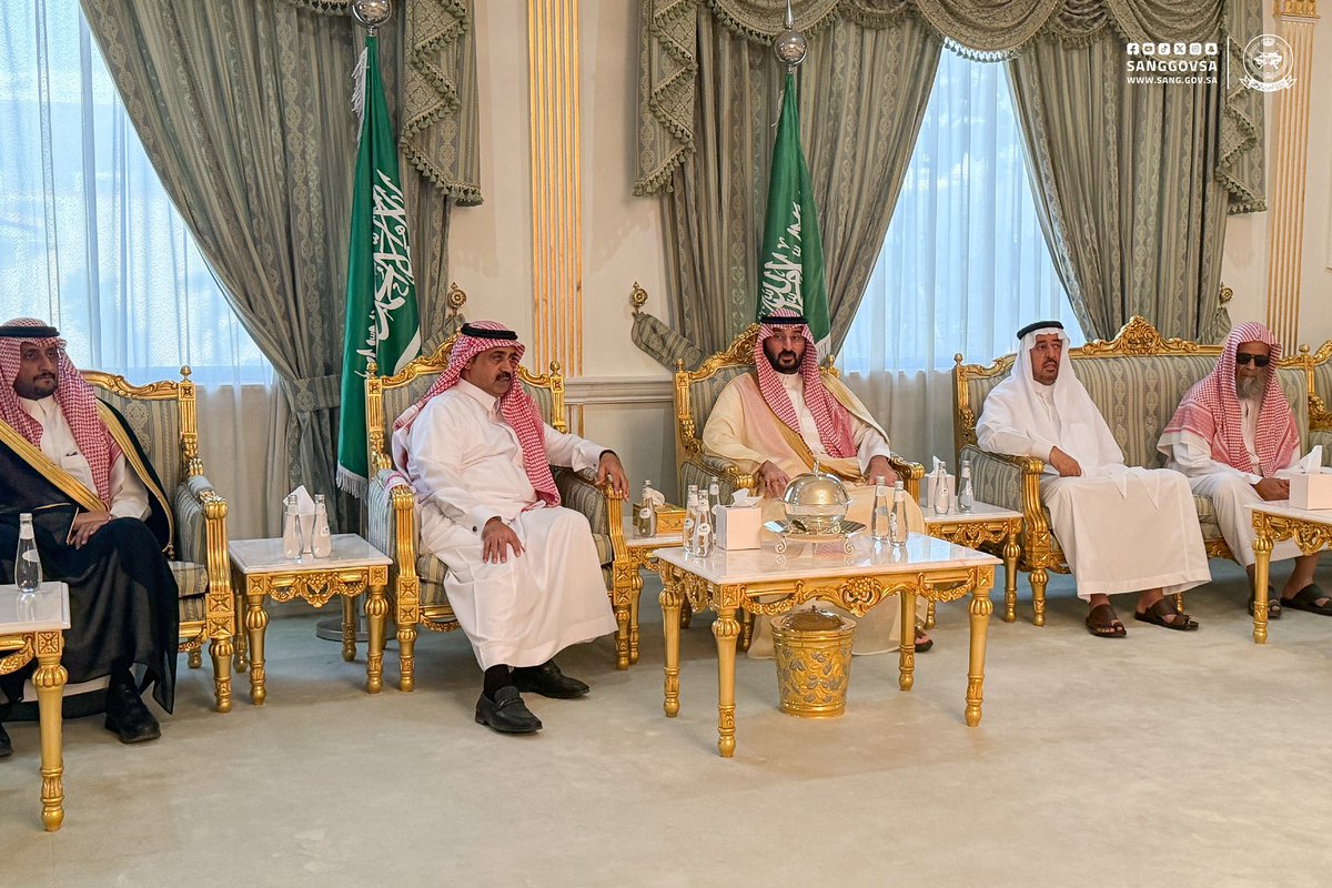 sanggovsa's tweet photo. الأمير #عبدالله_بن_بندر وزير الحرس الوطني يقدّم تعازيه لأمير الفوج الحادي والعشرين بـ #وزارة_الحرس_الوطني محمد الدويش، في وفاة نايف بن عبدالرحمن بن نايف الدويش -رحمه الله-. https://t.co/jOwOaa6zyS