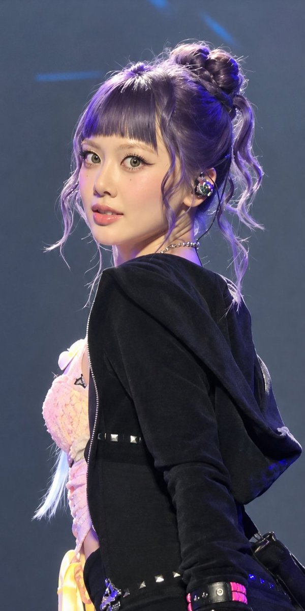 Seedy0h's tweet photo. Paris Hi-chan will always be remembered!

#XG #HINATA https://t.co/Tr3Judftlb