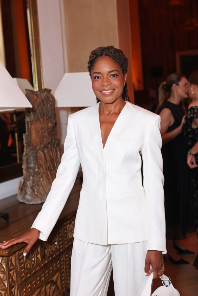 JuanC_Rdgz's tweet photo. 🎬 Happy Birthday Naomie Harris 🎂🎬
#NaomieHarris #Skyfall #Spectre #NoTimetoDie #EveMoneypenny #VenomLetThereBeCarnage #FrancesBarrison #Shriek #HappyBirthdayNaomieHarris https://t.co/Gk4u5RMcWM