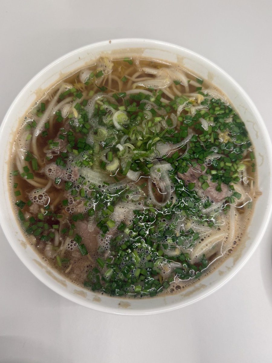 2iolkei's tweet photo. 오늘도 포레스트 숲 쌀국수 머겄다 ..
클래식 쌀국수 먹었는데 소고기 쌀국수보다 좀 더 셨음 !! 내 취향은 소고기 쌀국수 ! https://t.co/0BT1mcrTvk