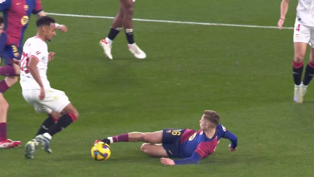 luissjimenez_99's tweet photo. @ubietoo @ArchivoVAR Recuerdas la de Fermín vs Sevilla? Toca pelota y recoge las piernas y aún así lo expulsan https://t.co/5AH3Ef1WHg