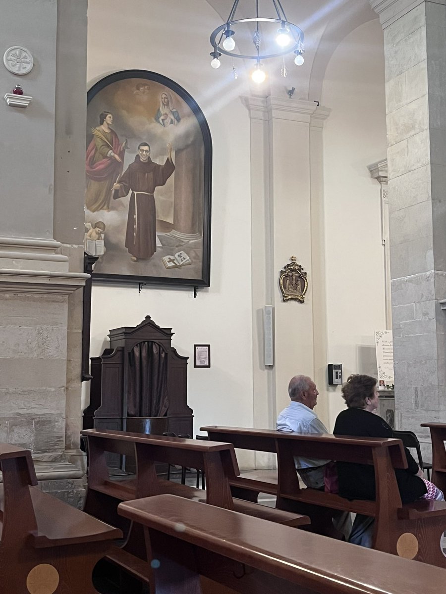 correspondencya's tweet photo. pov salis a comprar puchos un domingo esta todo cerrado la luz del sol se pone así y entras a la iglesia hablar con dios https://t.co/isU38pJFaD