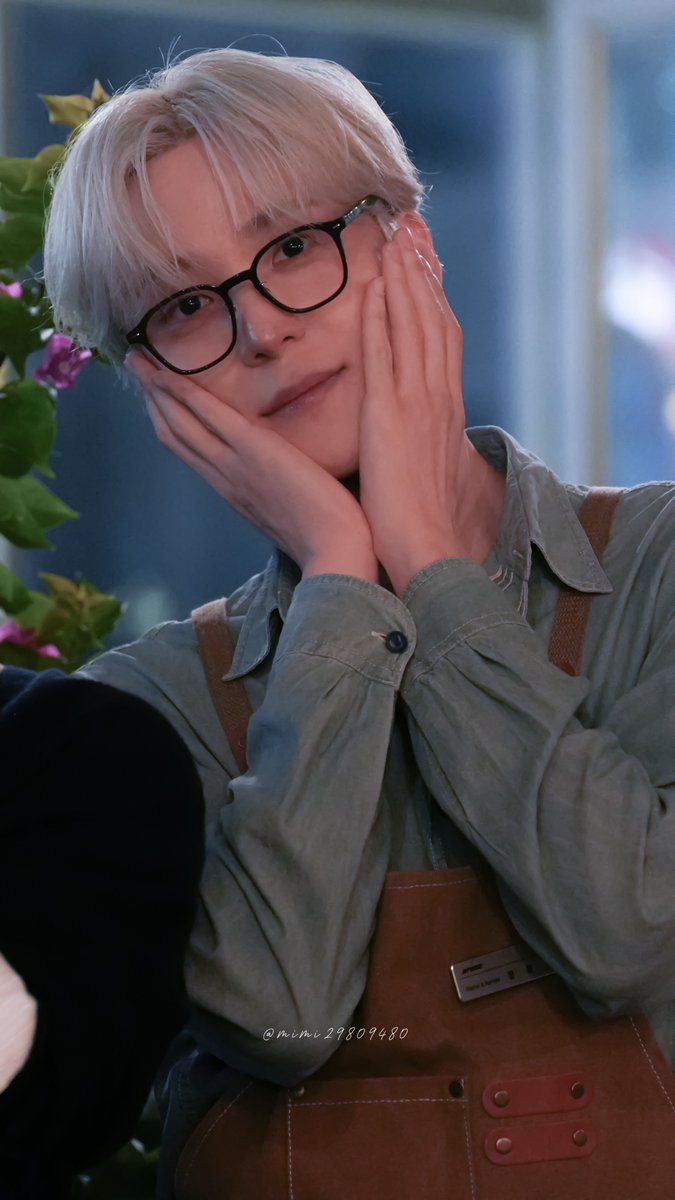mimi29809480's tweet photo. 260906 fromm store FLOWER CAFE
누가 꽃이게
#ATEEZ #YUNHO #에이티즈 #윤호 https://t.co/fH13CtOWKu
