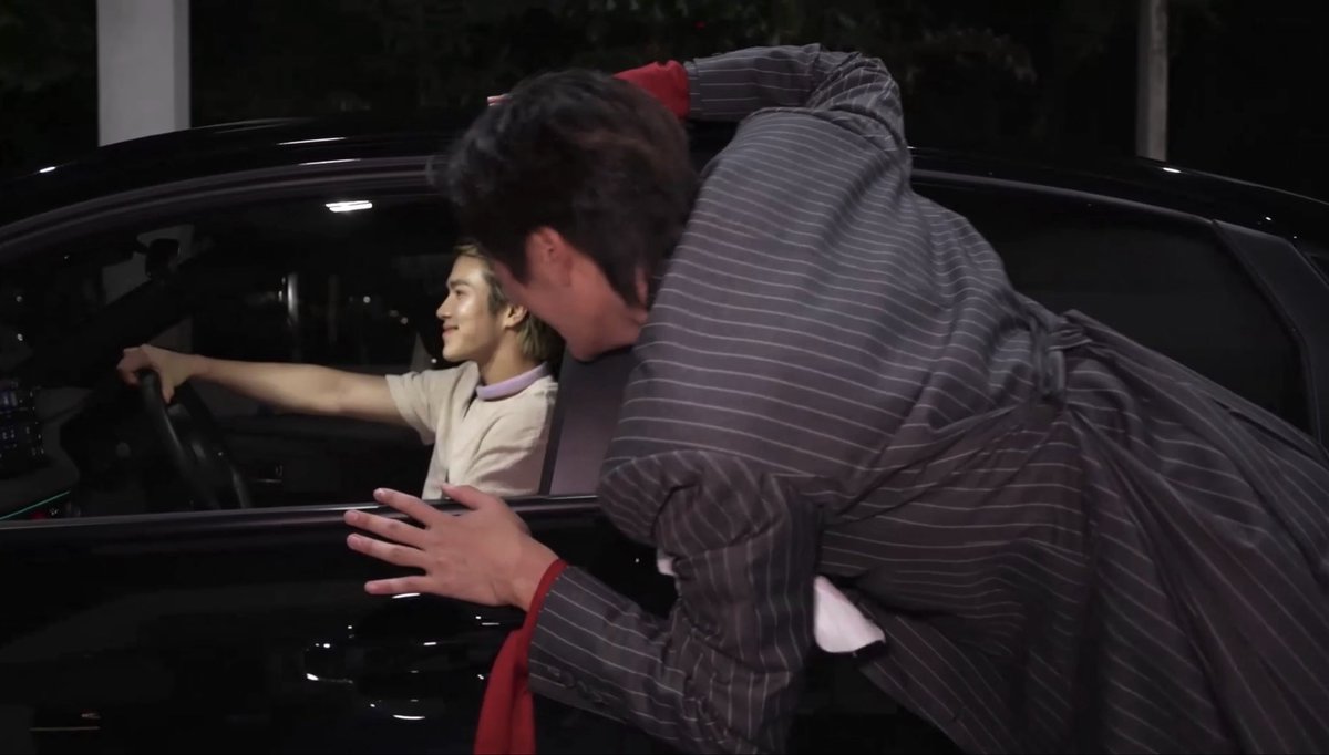 may_plumm's tweet photo. OMG 😭😭😭

Today’s driver really was Fourth. 😭🤣  
Fot teased Gem a little, only to get in the car the next second and give him a rose. 🫢🫵🌹

Another one of Gemini’s dreams came true. 🥹💗

It also made me think about how much of his journey is reflected in this whole painting concept.

The sweat and tears along the way are like water in a painting. They can lay the foundation, soften the colors, make them bleed into each other, or even wash them away.

But even when the colors change, they leave something behind.

Every tear, every drop of sweat, every blurred line and faded color becomes part of the final picture. 🥹🎨

Maybe the beauty isn’t just in the finished painting, but in everything that went into creating it.

All the things he went through, all the tears and sweat, all the little moments that shaped him…

They’re all part of the Gemini we get to see shining on that stage today. 😭💗

GEMINI ART VENTURE FINALE

#GeminiConcertD3
#GeminiFourth #เจมีไนน์โฟร์ท