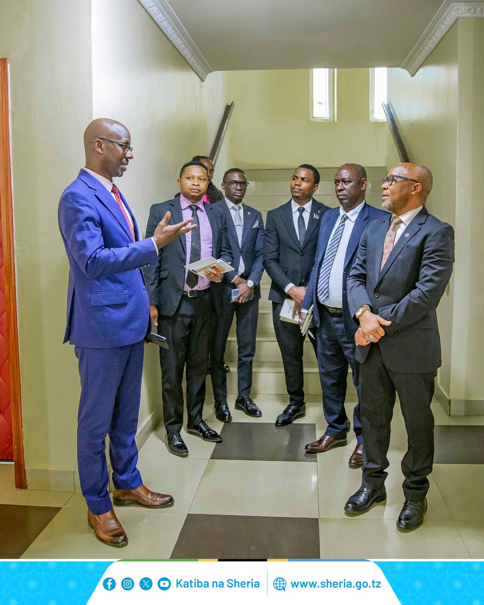 Sheria_Katiba's tweet photo. Katibu Mkuu wa Wizara ya Katiba na Sheria, Dkt. Seif Shekalaghe, ametembelea Kituo cha Usuluhishi cha Kimataifa cha Kigali (KIAC) kwa lengo la kubadilishana uzoefu na kujifunza mbinu bora za utatuzi wa migogoro kwa njia mbadala. https://t.co/29c36Veuzp