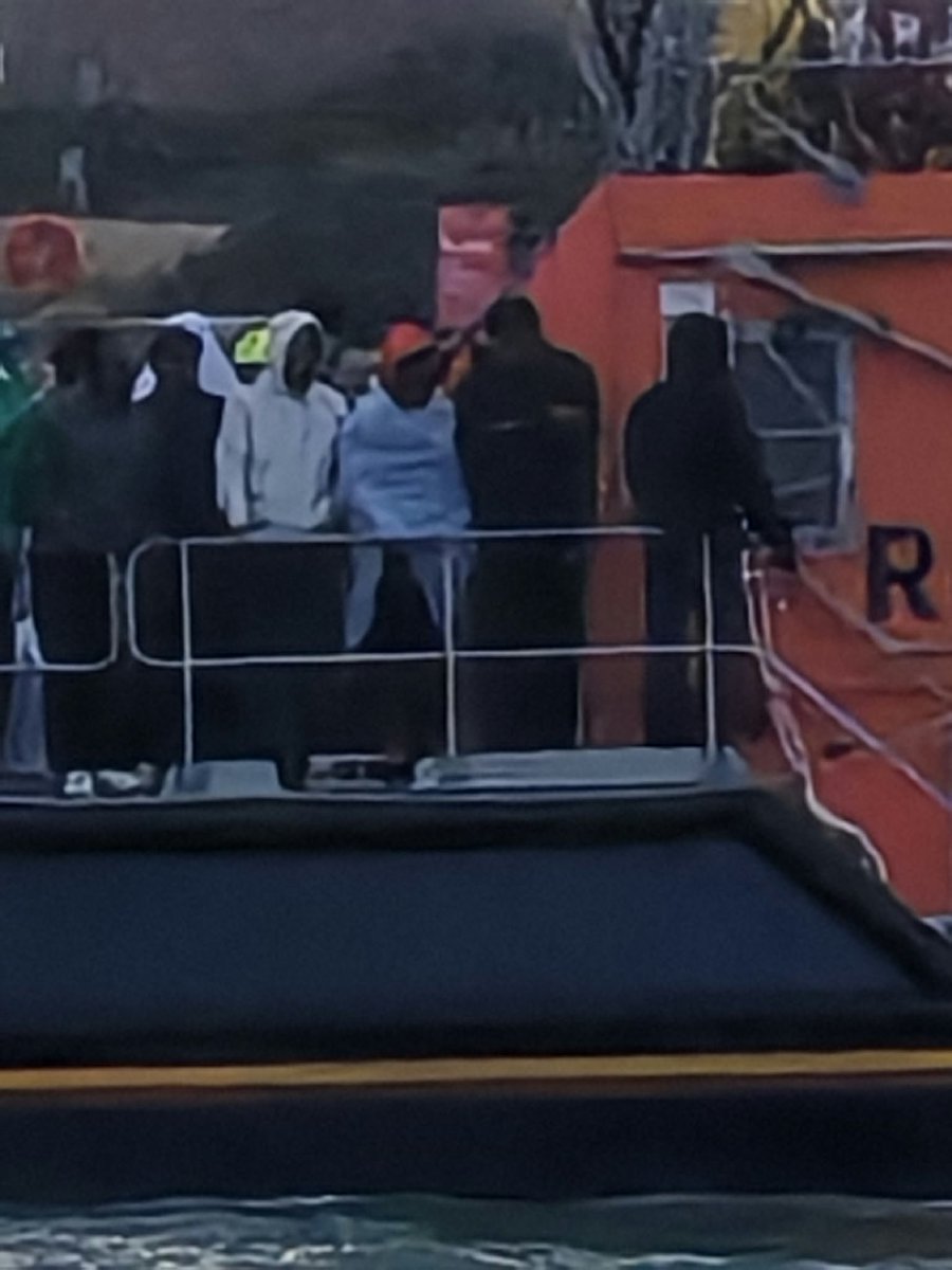 defi_aabcd's tweet photo. Photos taken by friends in Portsmouth,  looks like they're coming in here too now. No women or kids. 

Our Navy city can't even defend itself from the invasion now. https://t.co/glHgQQmVKH