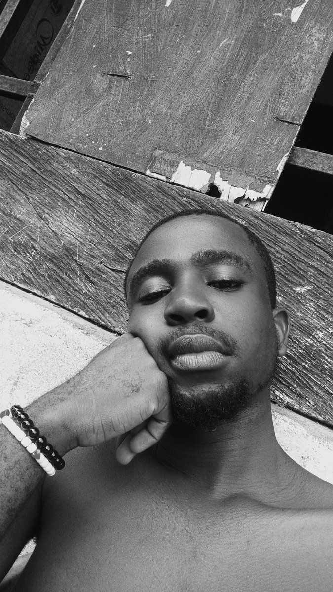 Hamless4024's tweet photo. @UtdKhare Naso I just the look U 😭 https://t.co/f71acEkOWz