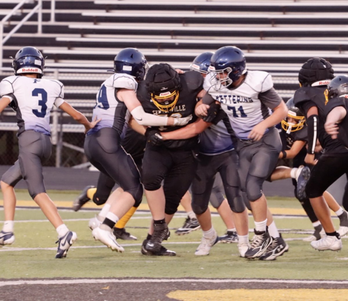 DomSnelling's tweet photo. Shutout vs our rival Fairmont 32-0 this week!! Aside from my tackle duties, I picked up some time at nose; had fun playing some big D! Can’t wait for next week. #epnd #offensivelineman #oline @chselksfootball #trenchwork https://t.co/ij0oYEiCZe