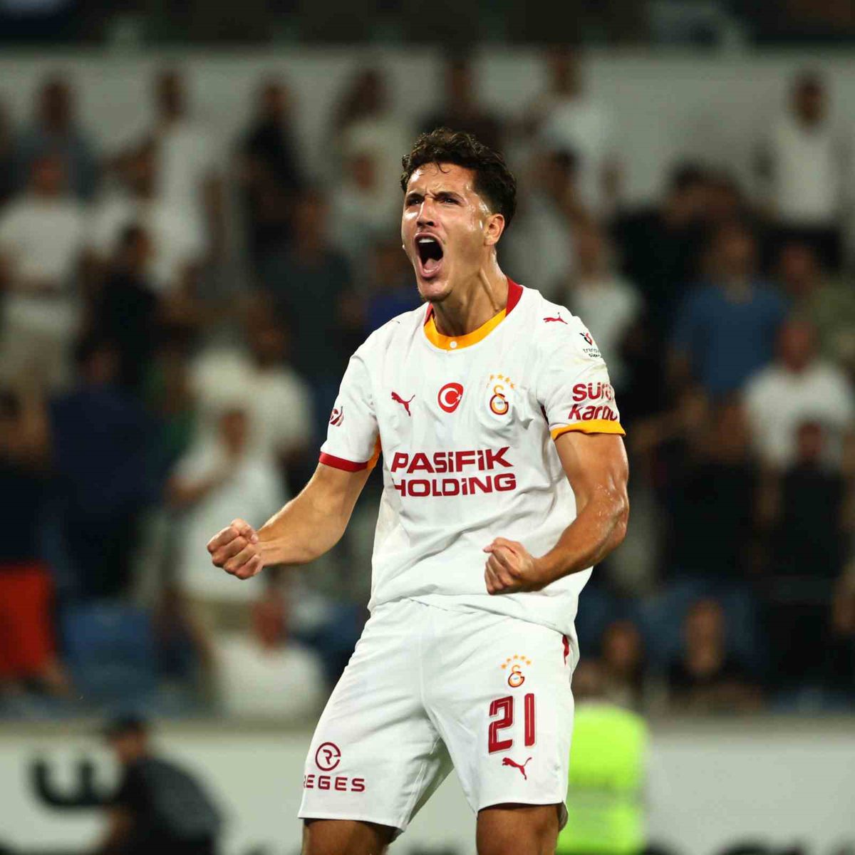 Cimbom_Zone99's tweet photo. Sizce Osimhen'in sakatlığında forvette kim oynamalı?
Barış mı?
Deniz Gül mü? https://t.co/S6HWK7kmFJ