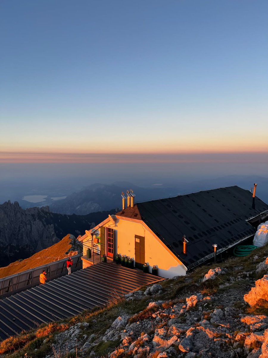 Saliinvetta's tweet photo. ๐ Rifugio Brioschi ๐โฐ๏ธ๐๐
Spettacolo di QUESTO FINE SETTIMANA ๐ ๐
๐ Qui trovate tutti i dettagli del Rifugio: https://t.co/9yfKtjPnX7
#rifugiobrioschi #grigna #grignone #valsassina #view #montagna #alpinismo #fotomontagna #trekking #camminate https://t.co/ckExlzEqpe