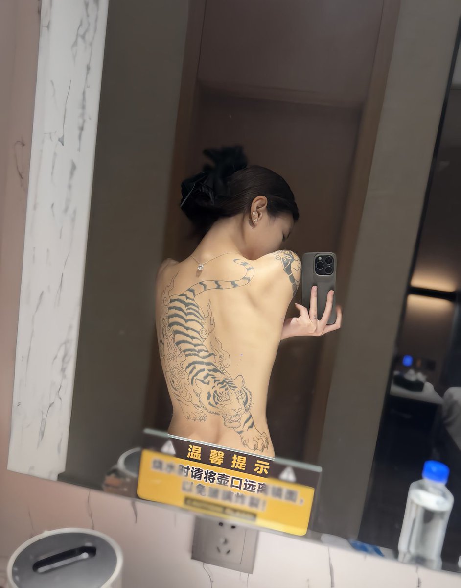 xinaatbmo's tweet photo. 难道x上面真的没有喜欢04年的精神小妹吗？ https://t.co/tQh0reaVFw