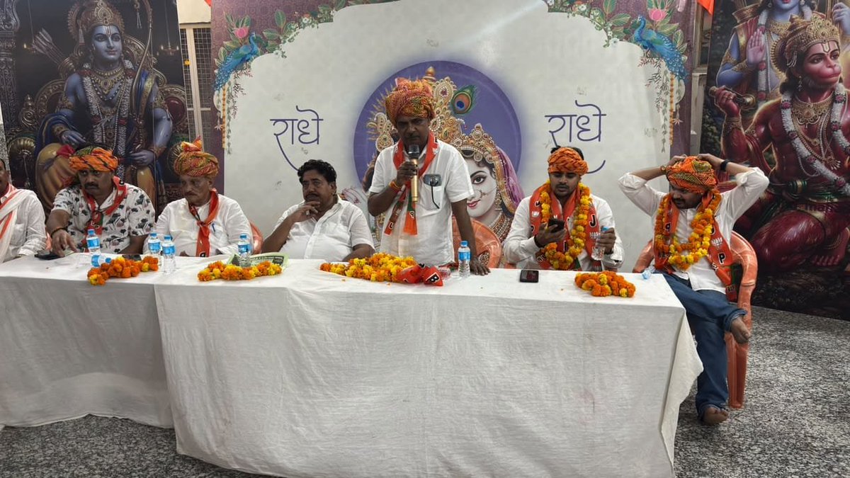 drssdholpur's tweet photo. नगरीय निकाय चुनाव 2026 
📍धौलपुर
नगर के वार्ड क्रमांक 09, 30, 35 एवं 42 में भाजपा प्रत्याशियों के समर्थन में डोर-टू-डोर जनसंपर्क एवं नुक्कड़ सभाओं के माध्यम से वार्डवासियों से आत्मीय संवाद किया।
@BJP4Rajasthan @BhajanlalBjp @madanrrathore @BJPDholpur https://t.co/59R4plUe2x