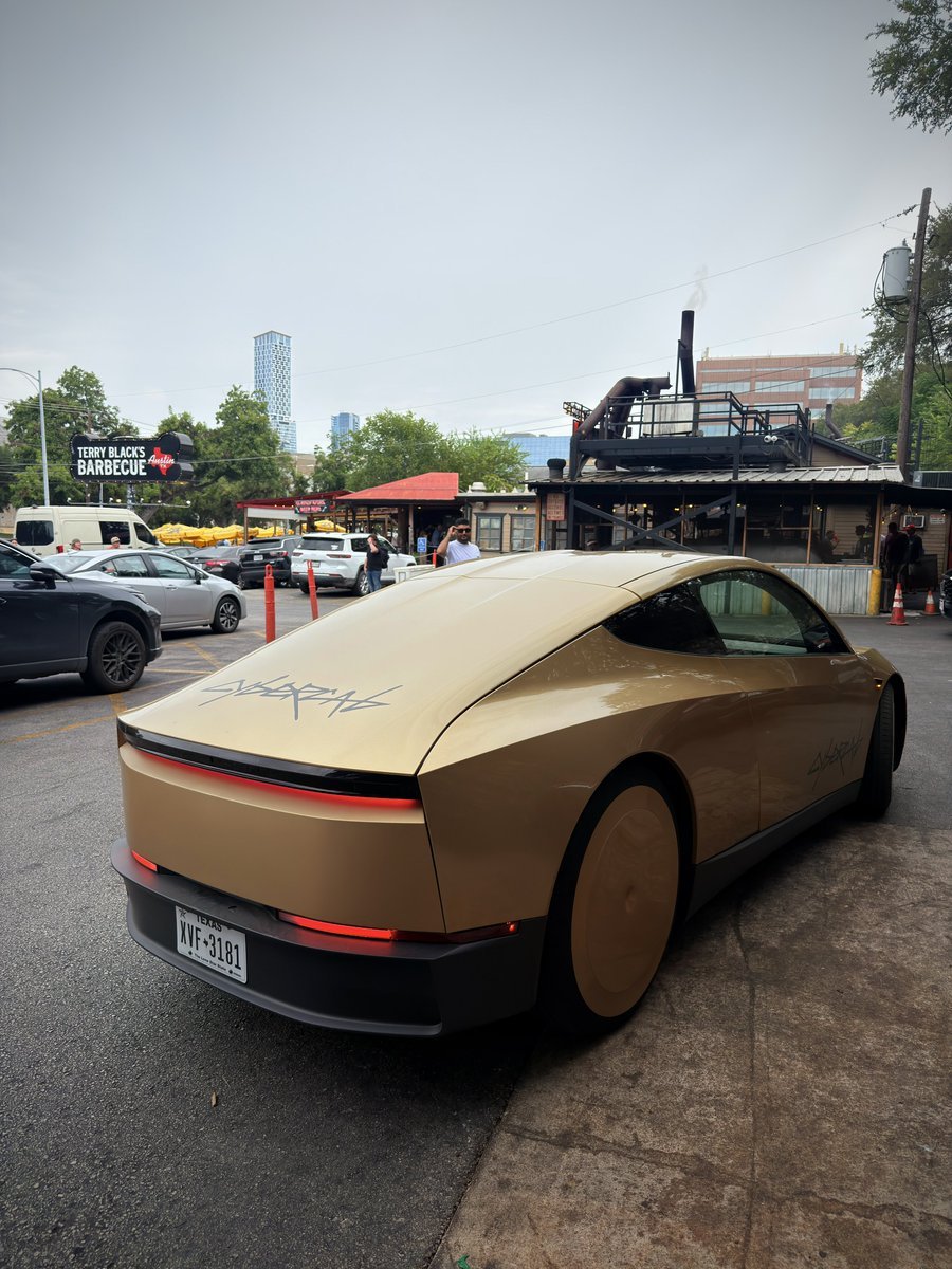 JudithCrai86's tweet photo. After spending 5 hours riding in the Cybercab, here is some feedback for the Tesla team/some features I would love to see in the vehicle. https://t.co/eemUO3JwD4