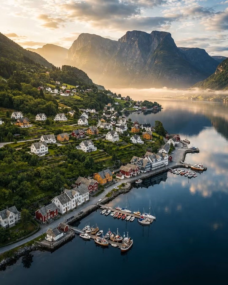 SeascapeNature's tweet photo. Reine, Lofoten, Norway 🇳🇴 https://t.co/NvmEA8xN5O