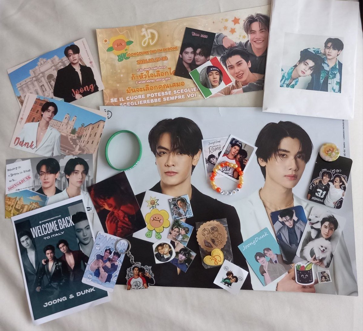 LordTocco's tweet photo. Finalmente ho riordinato i freebies e ho trovato tutte queste belle cosine per i Joong e Dunk. 

@JoongDunkItalia
@18Nata_Lia02 @fj_entert
@acara78 @ChenItaly @dunk_italy
@Haru_BLove
E alle persone a cui non ho trovato il tag

Grazie mille 🥰 https://t.co/gk74KW5Rbk