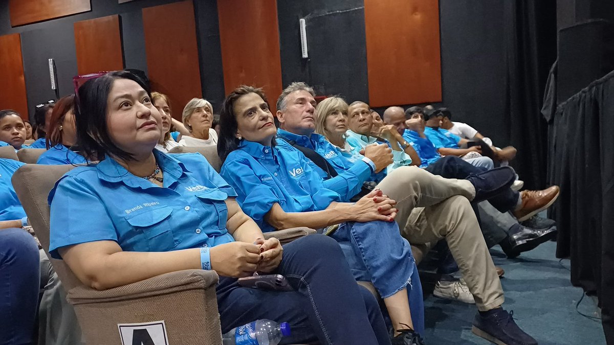 BrendaRibeiroG's tweet photo. Acompañé a mis hermanos de Miranda y Baruta en la juramentación de los 85 colegios ciudadanos del municipio con presencia de más de 300 vecinos
En @VenteVenezuela estamos listos para recibir a nuestra líder nacional @MariaCorinaYA y exigimos ELECCIÓN PRESIDENCIAL LIBRE
#FechaYA https://t.co/m77ANBzSdO