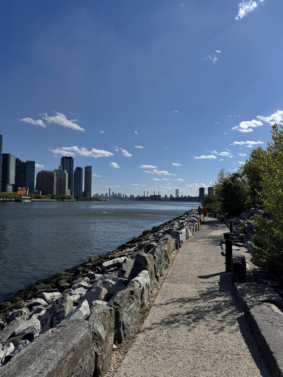 zara_skyfxd's tweet photo. A Half-Day Trip to Roosevelt Island, a Hidden Gem in New York: I really didn't expect that such a quiet and healing island could exist in a big city like New York https://t.co/l4NvtyhZZD