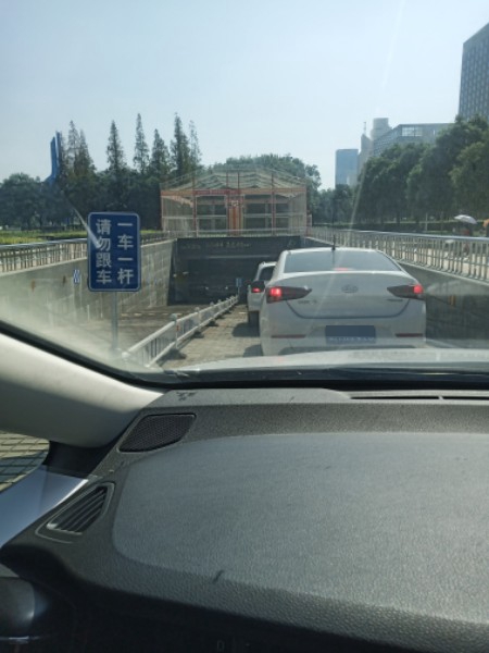 maluma00090's tweet photo. Just nailed my first parallel parking today!  Never thought I’d stop grinning after squeezing into that tiny spot—practicing for weeks totally paid off. On to road test prep! #LearnToDrive #DrivingSchool， https://t.co/MGMlpiwHtu