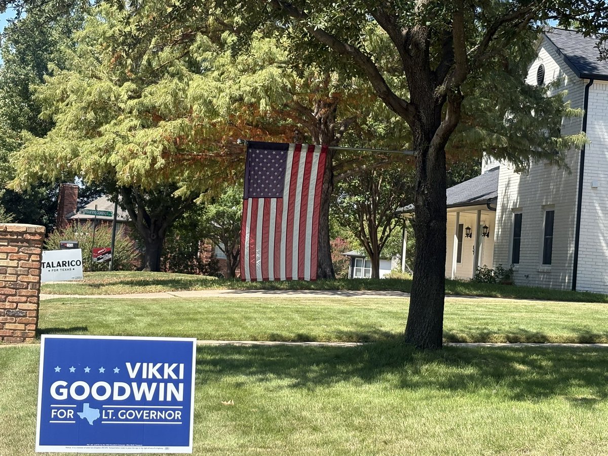 ScottUhlTX's tweet photo. New #LaborDay yard art in my ruby red republican North Texas neighborhood. 

#VoteBlueToSaveDemocracy on Nov. 3 https://t.co/YWBaZwHHZh