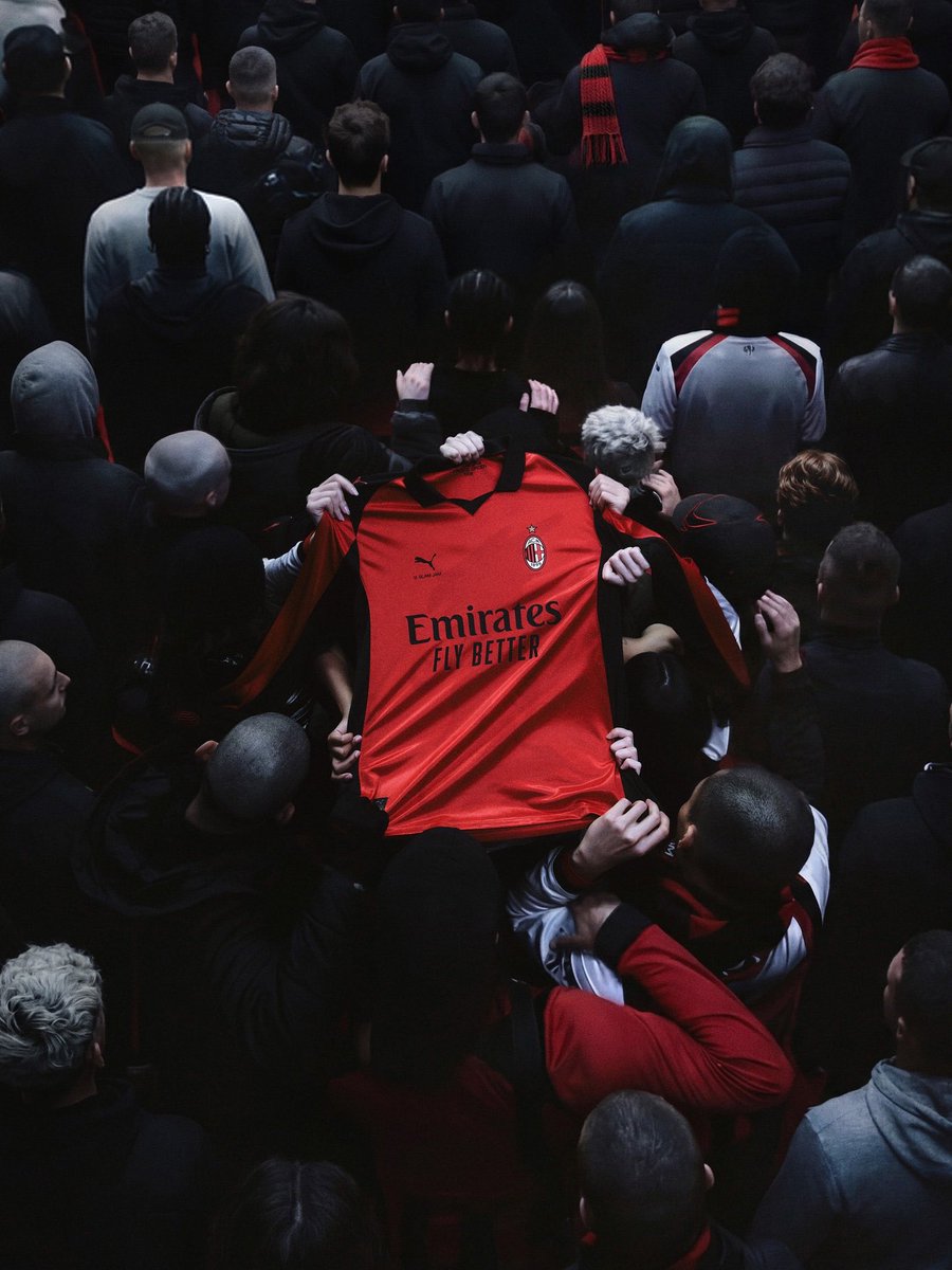 iszrx_22's tweet photo. اليوم يوم الروسونيري بإذن الله ❤️🖤 https://t.co/f60NbM8hKf