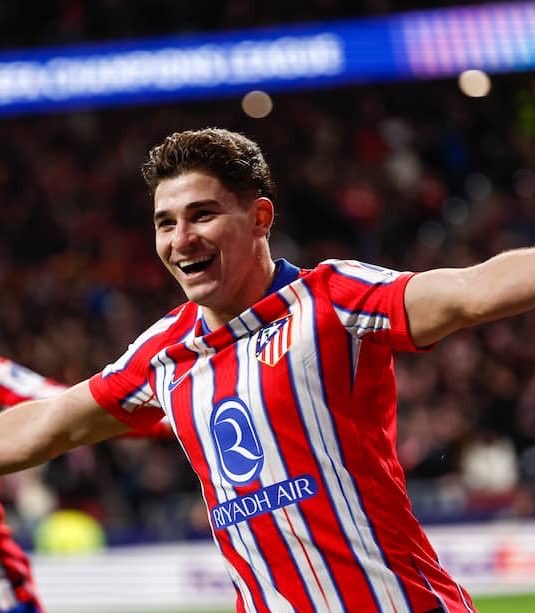 AtletiOnTop's tweet photo. Dios mío, este cambio asusta al miedo.
¿Sabéis lo que más me jode? Que sin fichar a Julián el Barça ha conseguido quitárnoslo. https://t.co/k4vWpOg7Tc