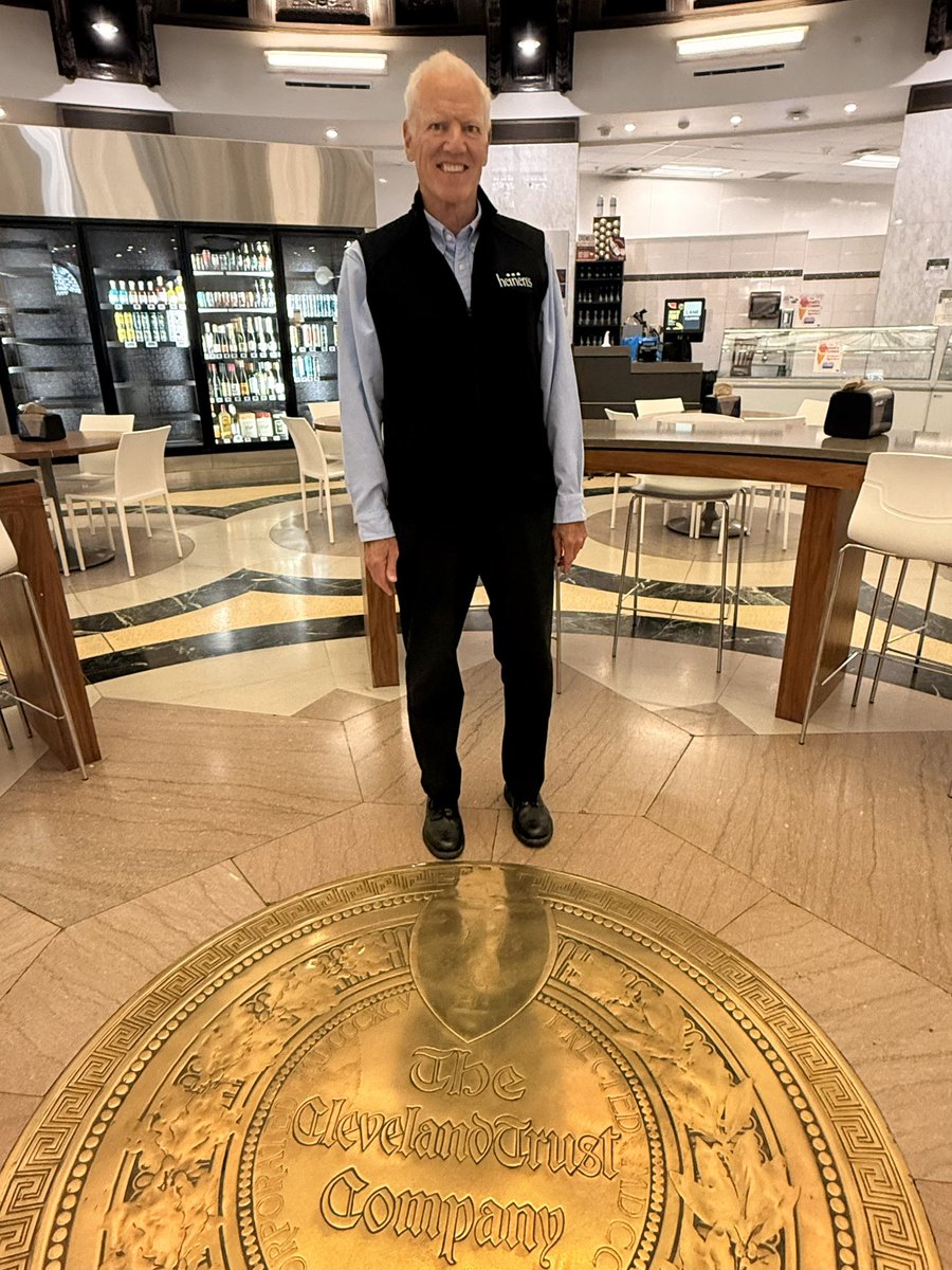 SkrticX's tweet photo. Good seeing Jeff Heinen during one of downtown Heinen’s final days. His family opened the store in the historic Cleveland Trust rotunda in 2015. Thanks to Jeff for stopping for a photo and to the Heinen family and staff for 11 memorable years downtown. https://t.co/A0CUtSLCwB