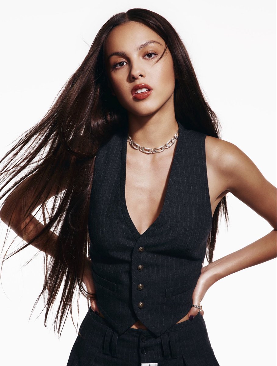 ChartUpdate_'s tweet photo. Top 10 Most Streamed Albums On Global Spotify Daily Chart (Sept. 5)

1. Olivia Rodrigo — YSTSFAGSIL (16.1M) = 
2. BTS — ARIRANG (13.8M) = 
3. KAROL G — NMADST (12.9M) = 
4. Bad Bunny — DTMF (13.1M) = 
5. Bad Bunny  — UN VERANO SIN TI (9.5M) +1
6. Katy Perry — TEENAGE DREAM (8.5M) +2 
7. Michael Jackson — THRILLER (8.48M) +4
8. Adéla — PRIMA (8.4M) -3
9. Ariana Grande — petal (8.3M) -2
10. Olivia Dean — THE ART OF LOVING (8.2M) -1