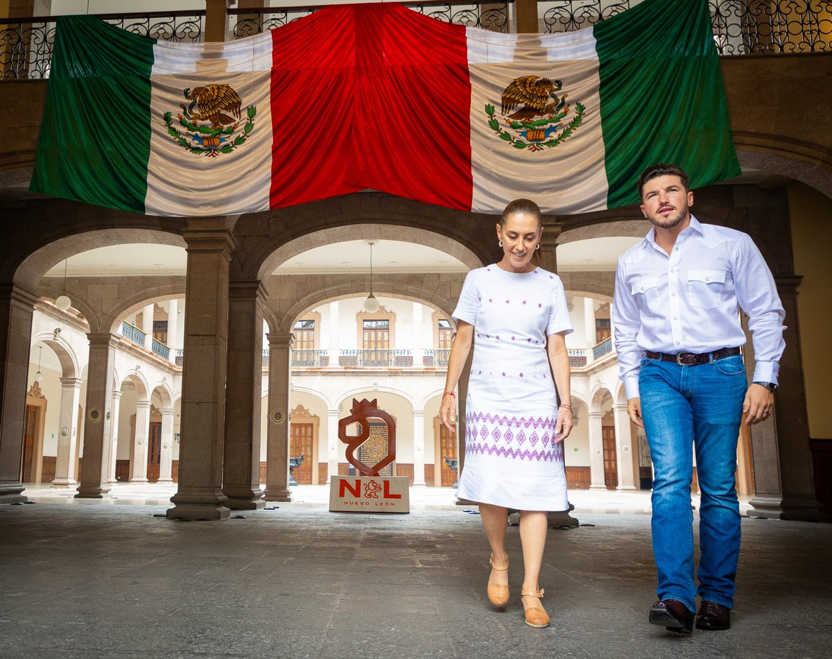 samuel_garcias's tweet photo. ¡Bienvenida a Nuevo León, Presidenta @Claudiashein!

Siempre es un gusto recibirla en el mejor estado. Le agradezco el trabajo en equipo para tener una mejor seguridad, movilidad, vivienda, salud y MÁS para las y los neoleoneses. De nuevo, felicidades por su segundo informe. ¡Ánimo! 🇲🇽🦁👊🏻