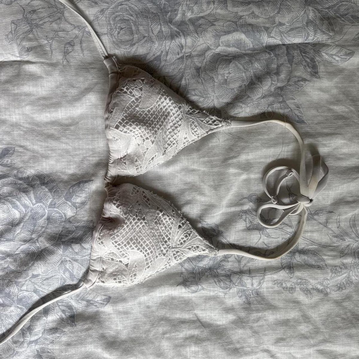 Depopia1's tweet photo. white lace bikini top

clairexsamiyah https://t.co/hrchxy0cwH