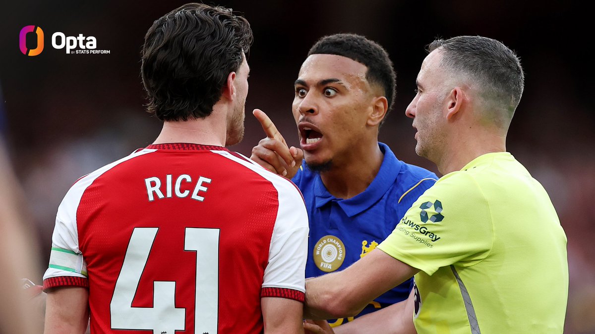 OptaJoe's tweet photo. 1 - There has been just a single red card brandished in the Premier League this season, the fewest after three matchdays since 2009-10 (0).

Niceties. https://t.co/3nOYJxFu4S