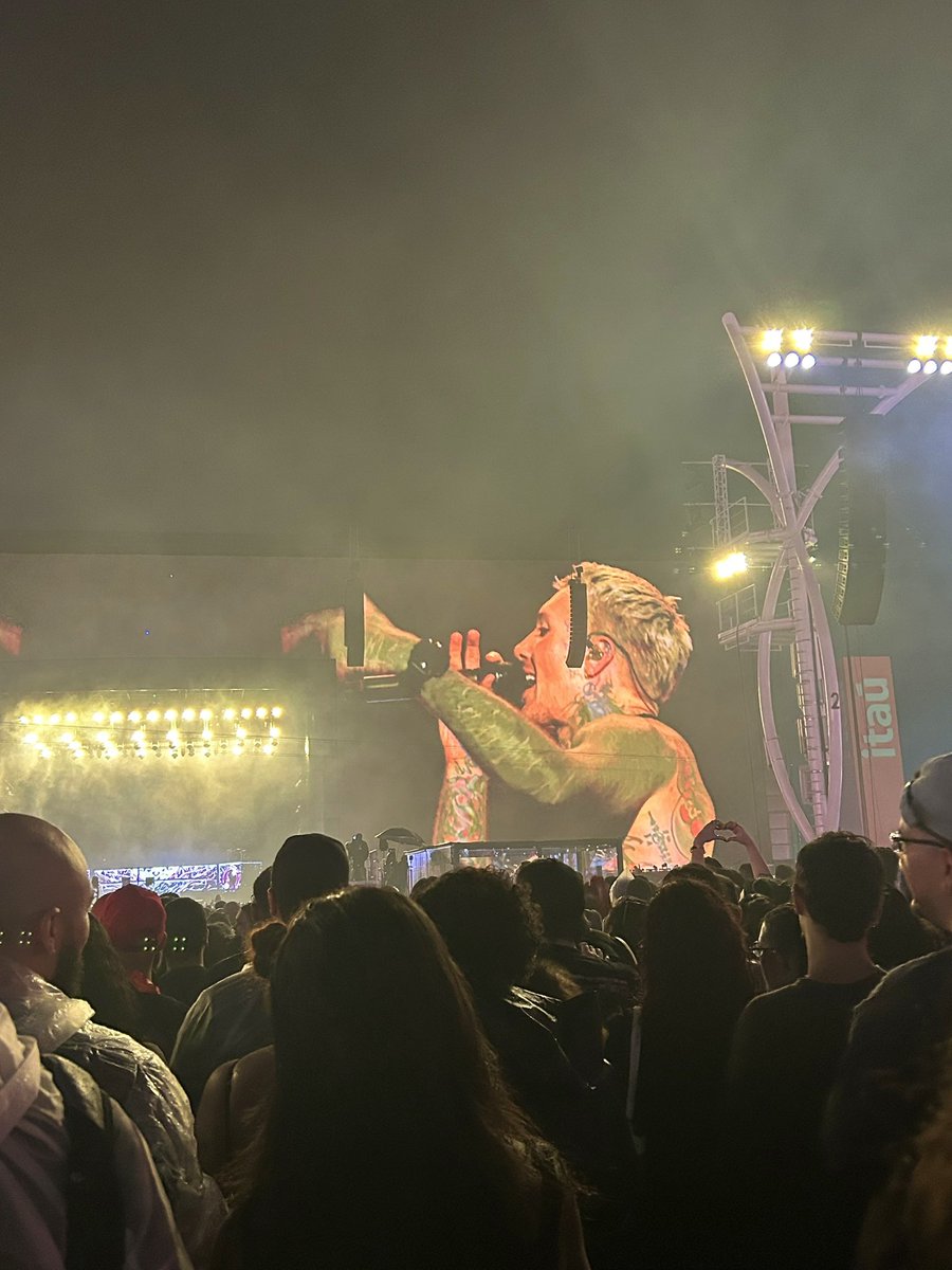 milenabeel's tweet photo. bmth absurdo top melhores shows que já fui na vida https://t.co/cTFYwTpstO